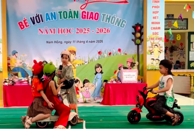 TIỂU PHẨM: “BÀI HỌC TRÊN ĐƯỜNG” CỦA CÁC CON LỚP 5 TUỔI B2