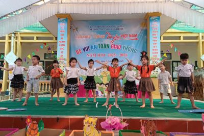 TIỂU PHẨM: ” CHUYẾN BAY AN TOÀN” DO CÁC CON LỚP 5 TUỔI C THỂ HIỆN