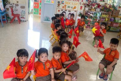 HOẠT ĐỘNG CỦA CÁC CON LỚP 3 TUỔI B1 CHÀO MỪNG NGÀY GIẢI PHÓNG MIỀN NAM THỐNG NHẤT ĐẤT NƯỚC