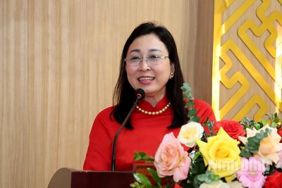 Đồng chí Phó Bí thư Thường trực Tỉnh ủy Đinh Thị Lụa làm việc với Trường THPT Gia Viễn C